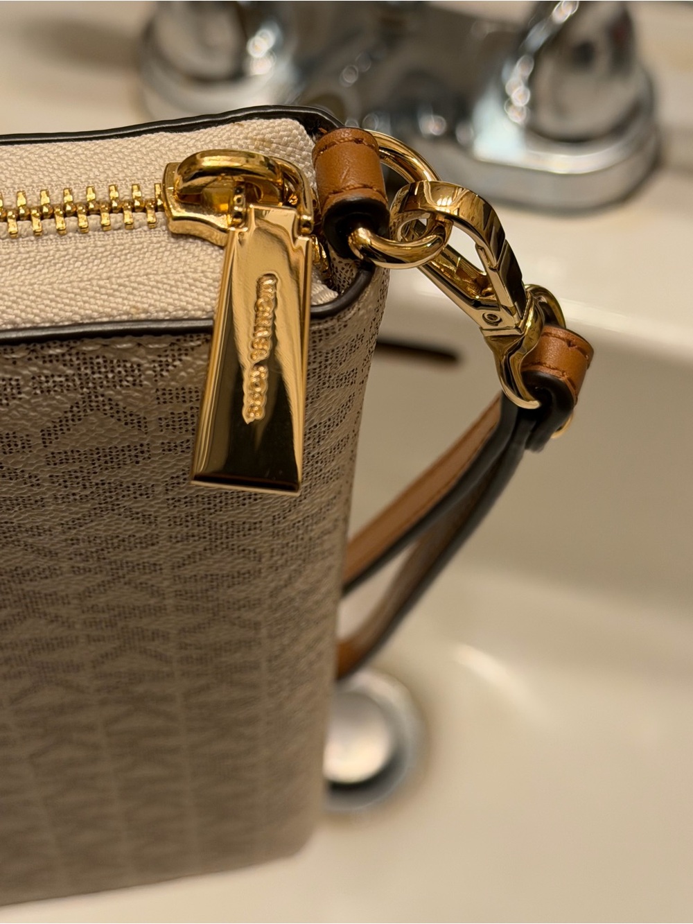 Michael Kors Signature Wristlet Wallet in Vanilla/Tan - Picture 12 of 16